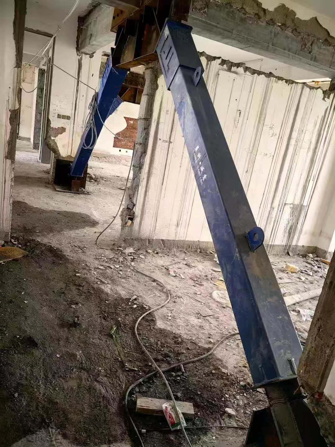 良庆柱子粘钢加固施工工艺